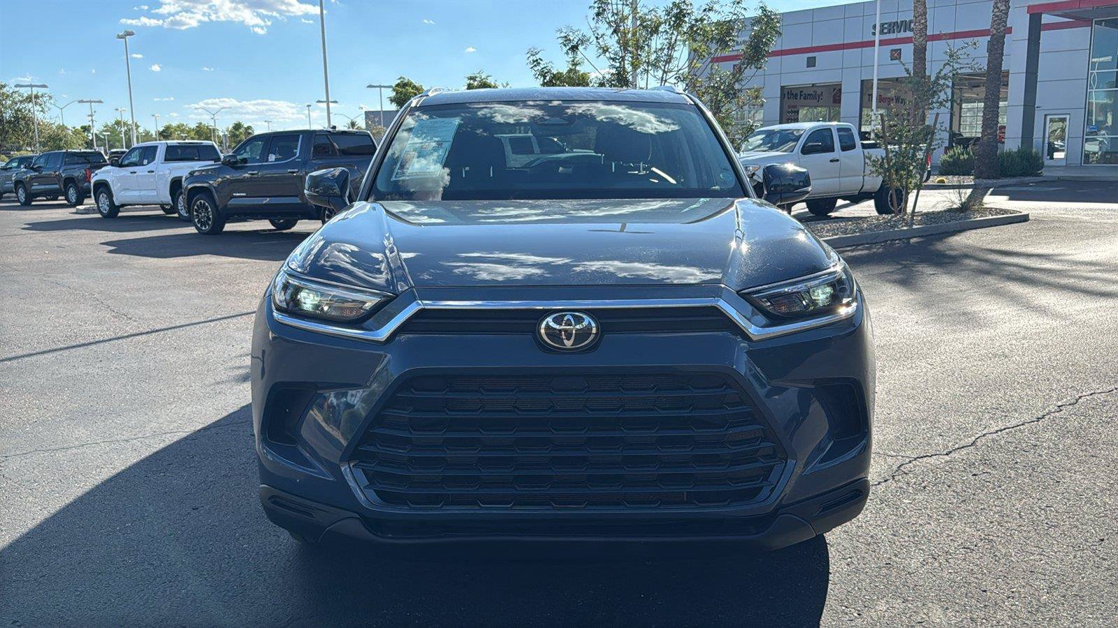 Used 2024 Toyota Grand Highlander FWD image 2