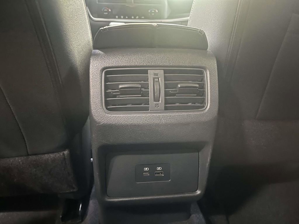 Used 2023 Nissan Rogue SV image 15