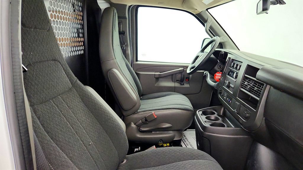 Used 2025 Chevrolet Express 2500 w/ Driver Convenience Package RWD image 24