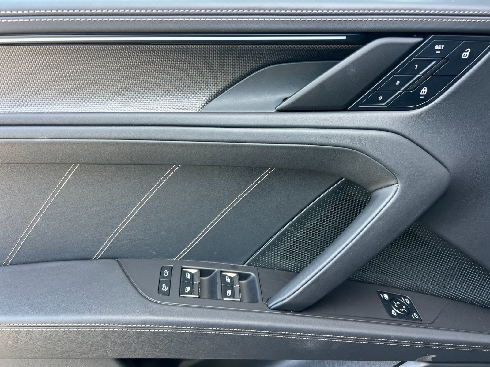 Certified 2026 Porsche Cayenne Turbo AWD/4WD image 12