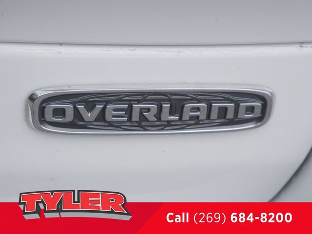 Used 2022 Jeep Grand Cherokee Overland w/ Luxury Tech Group IV AWD/4WD image 14