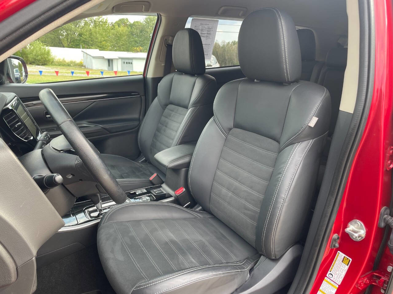 Used 2020 Mitsubishi Outlander SE image 32