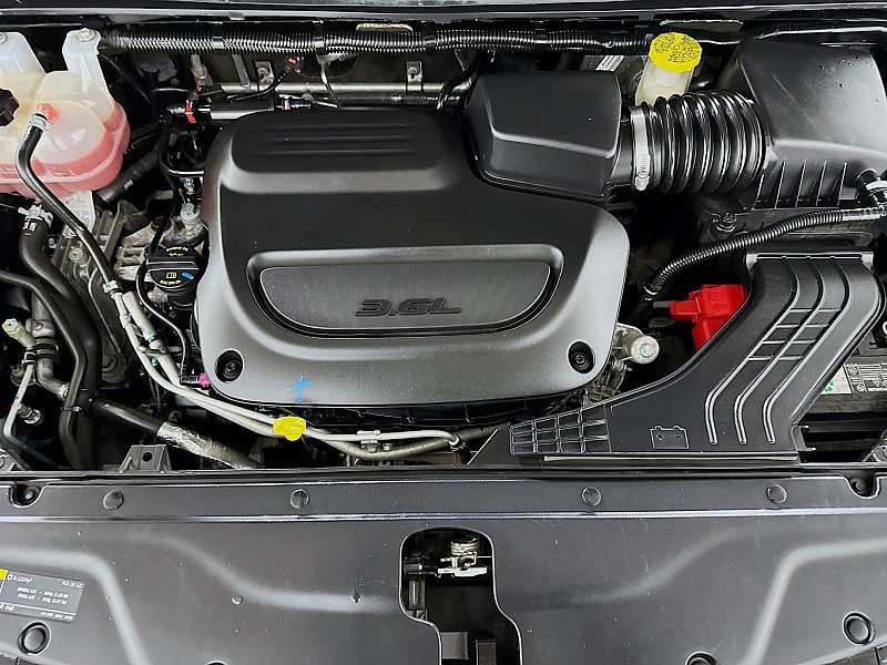 Used 2023 Chrysler Pacifica Touring-L image 30