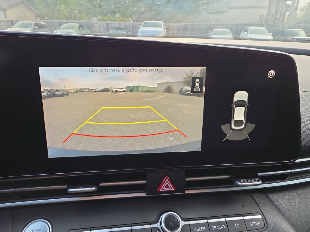 Used 2021 Hyundai Elantra Limited FWD image 18