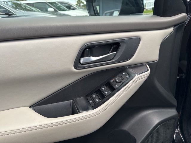 Used 2025 Nissan Rogue SV AWD/4WD image 24