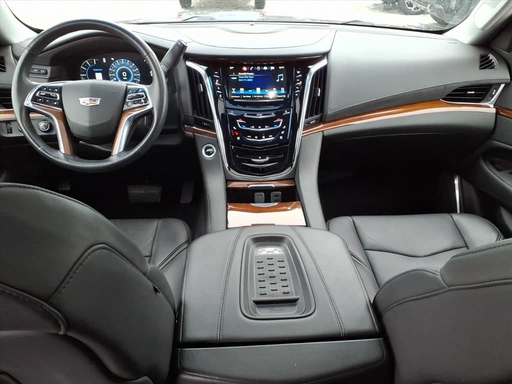 Used 2017 Cadillac Escalade Luxury image 13