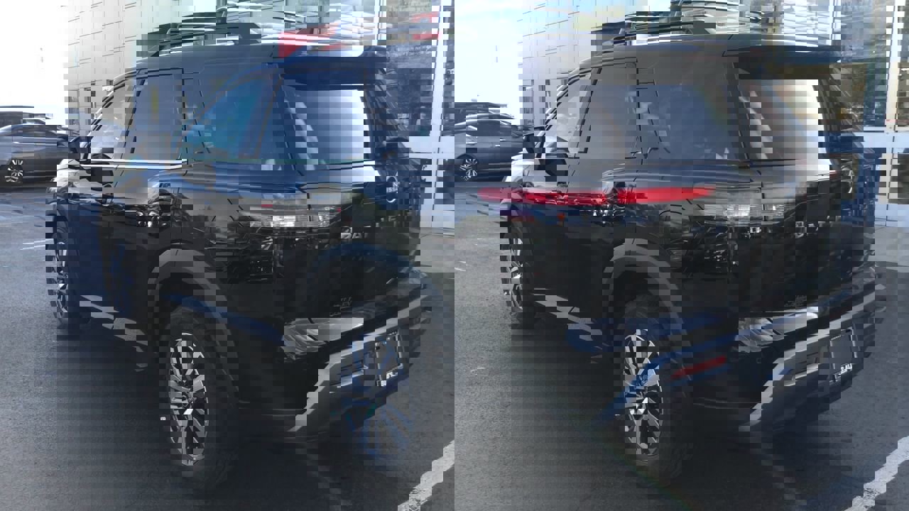 New 2026 Nissan Pathfinder SL image 5