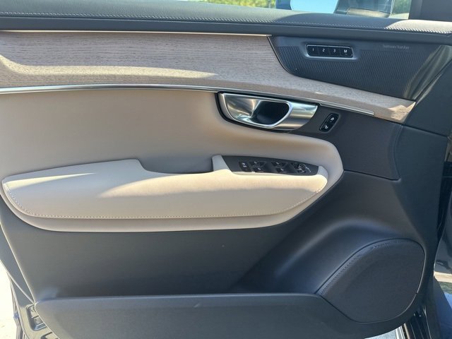 New 2026 Volvo XC90 B6 Plus w/ Protection Package Premier image 12