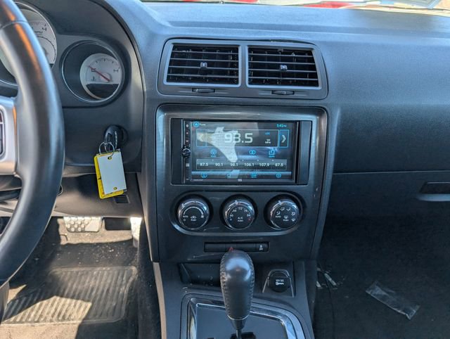 Used 2014 Dodge Challenger SXT image 3