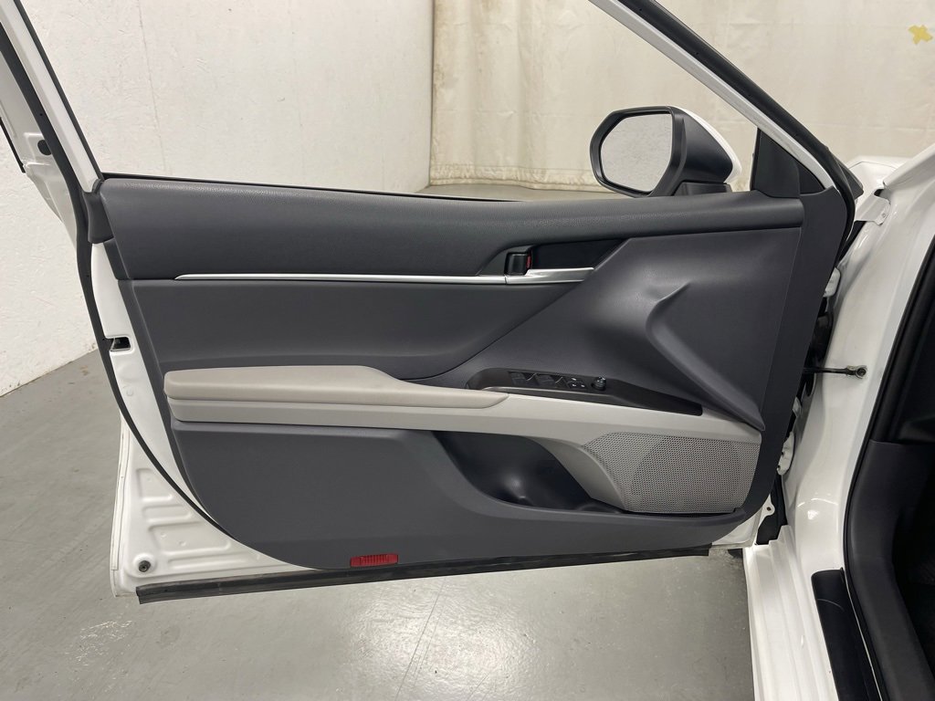 Used 2024 Toyota Camry SE image 16
