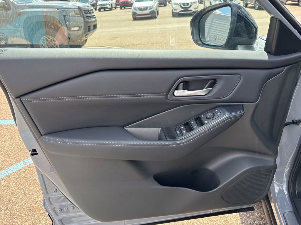 New 2026 Nissan Rogue SV AWD/4WD image 10