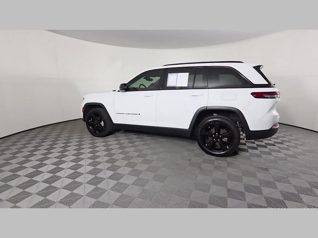 Used 2023 Jeep Grand Cherokee Limited w/ Black Appearance Package AWD/4WD image 47