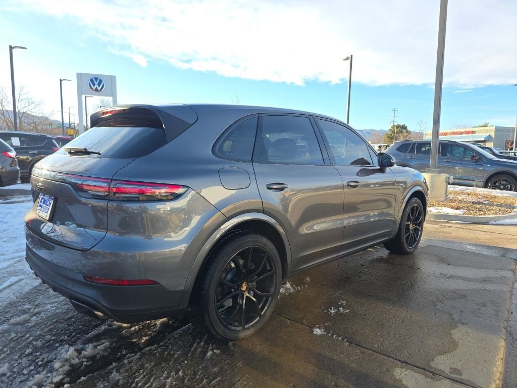 Used 2023 Porsche Cayenne Platinum Edition image 5