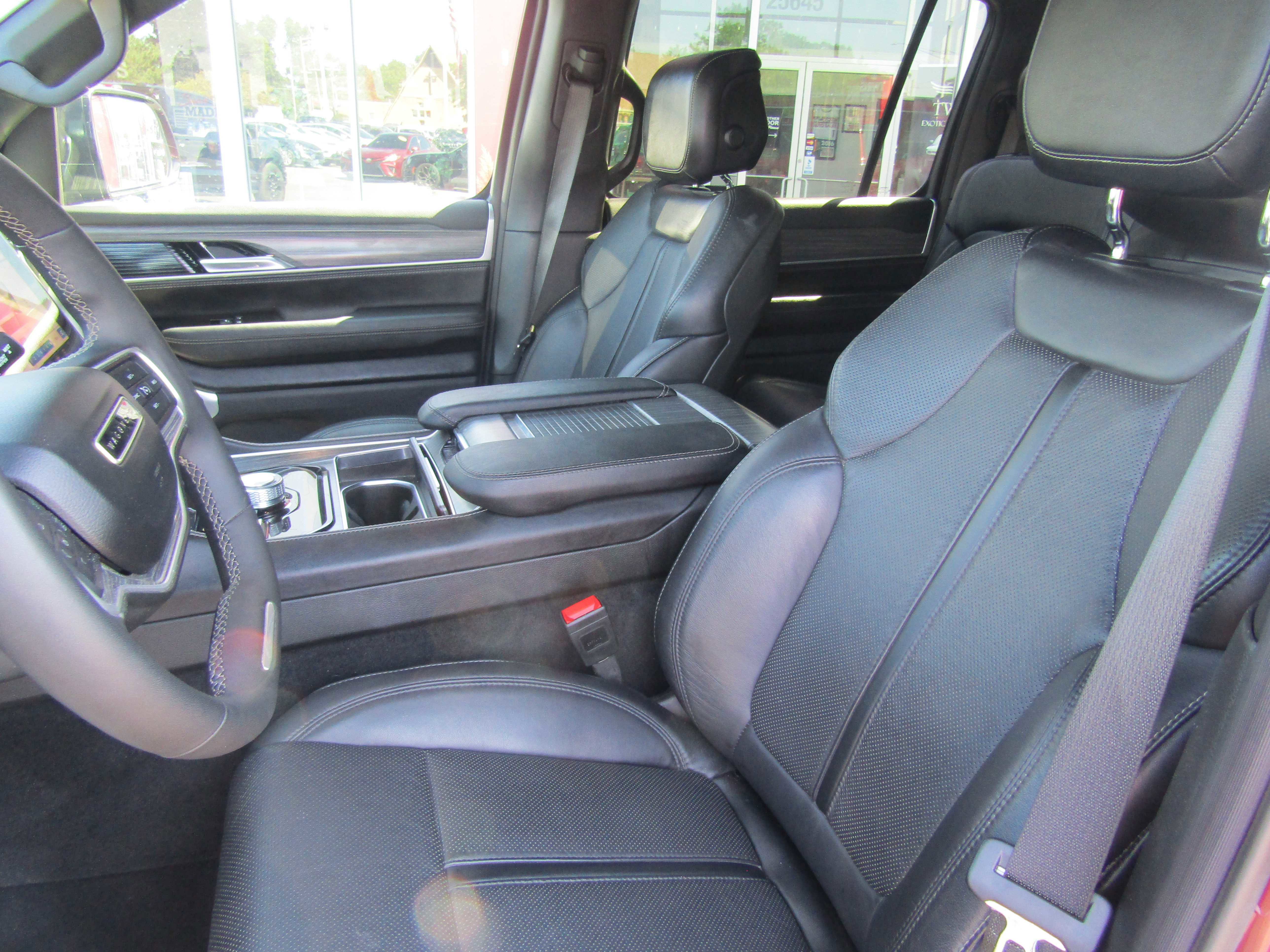 Used 2024 Jeep Wagoneer L Series II w/ Flexible Seating Group image 8