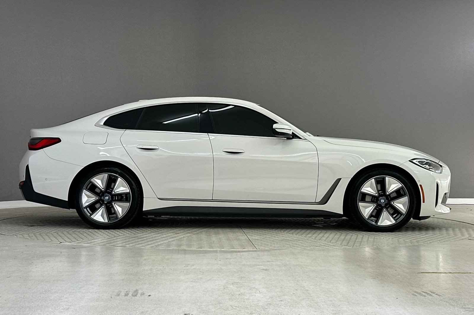 Certified 2023 BMW i4 eDrive40 RWD image 7