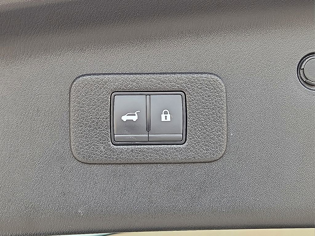 Used 2024 Nissan Armada Platinum w/ Captain's Chairs Package image 15