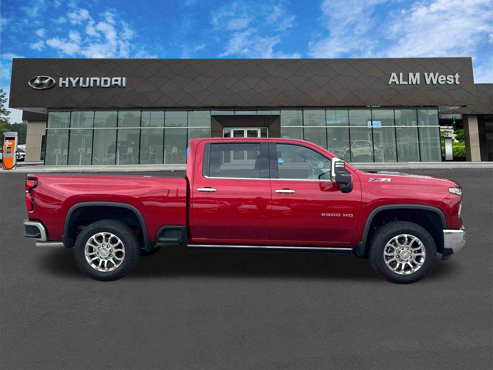 Used 2025 Chevrolet Silverado 2500 LTZ w/ LTZ Premium Package AWD/4WD image 4