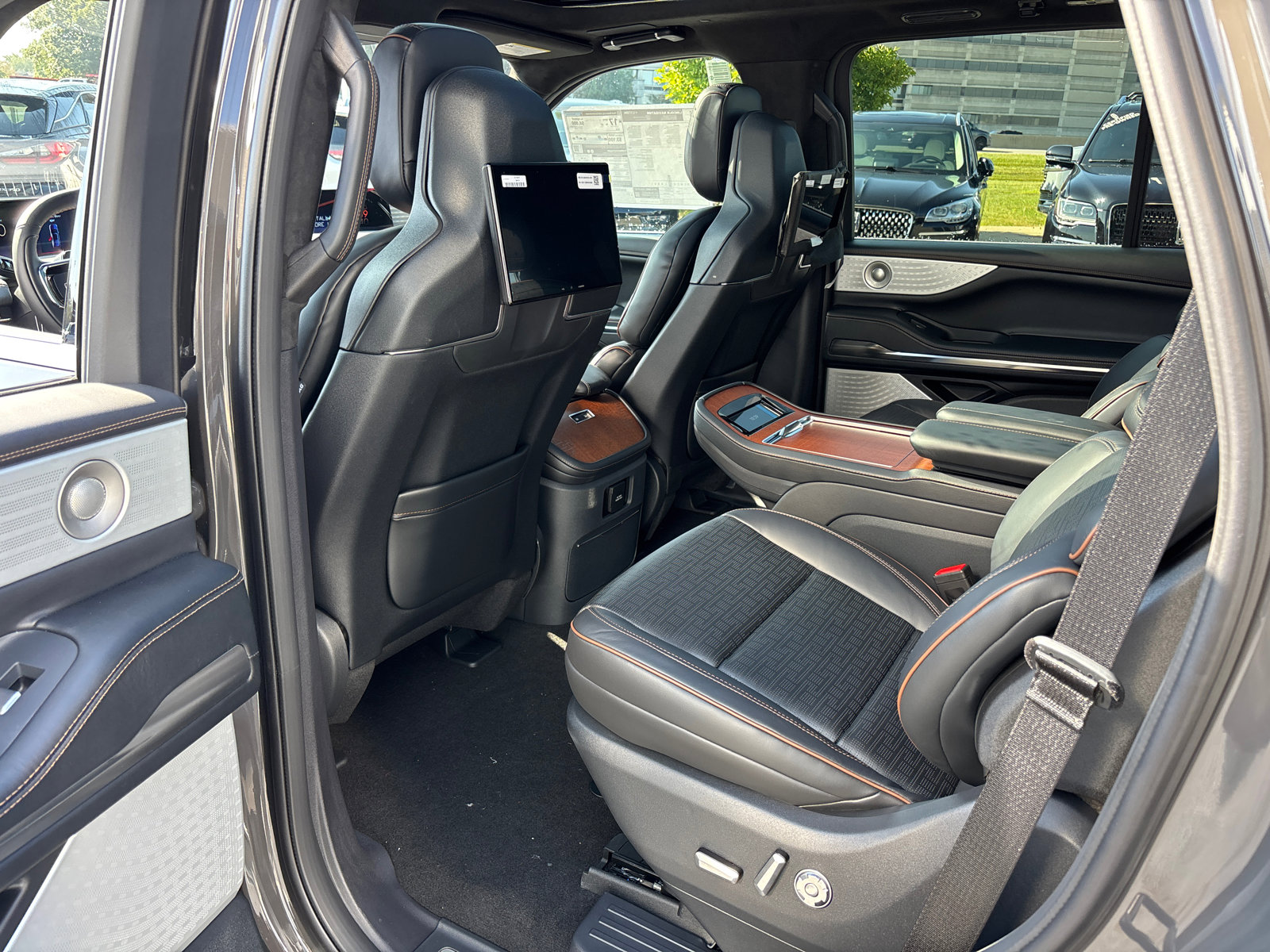 New 2025 Lincoln Navigator Black Label image 28
