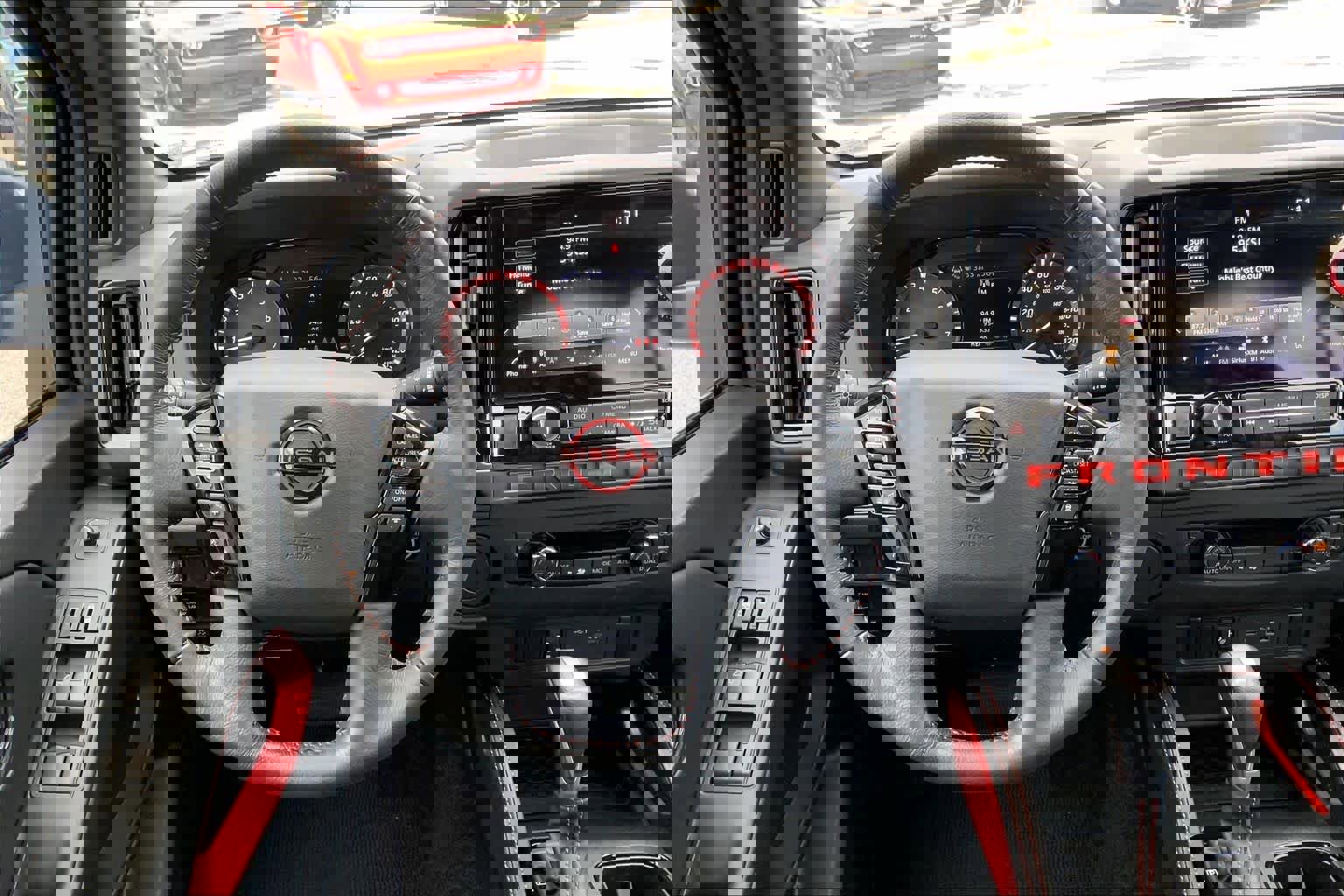 Used 2025 Nissan Frontier Pro-X image 6