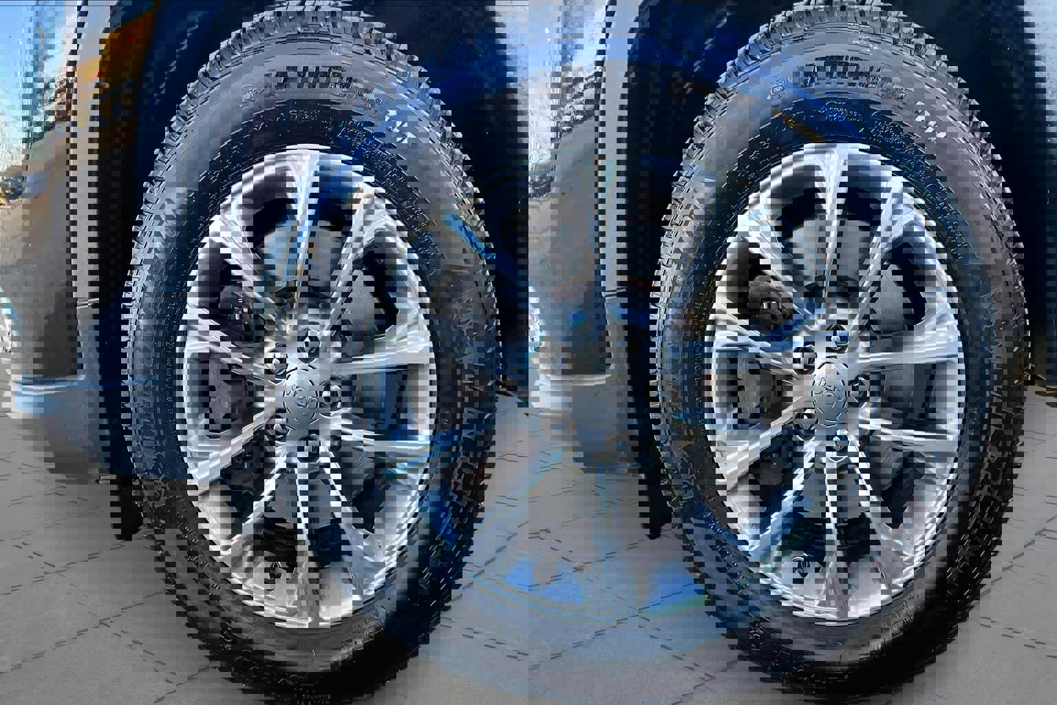 Used 2019 Jeep Cherokee Latitude Plus w/ Cold Weather Group image 11