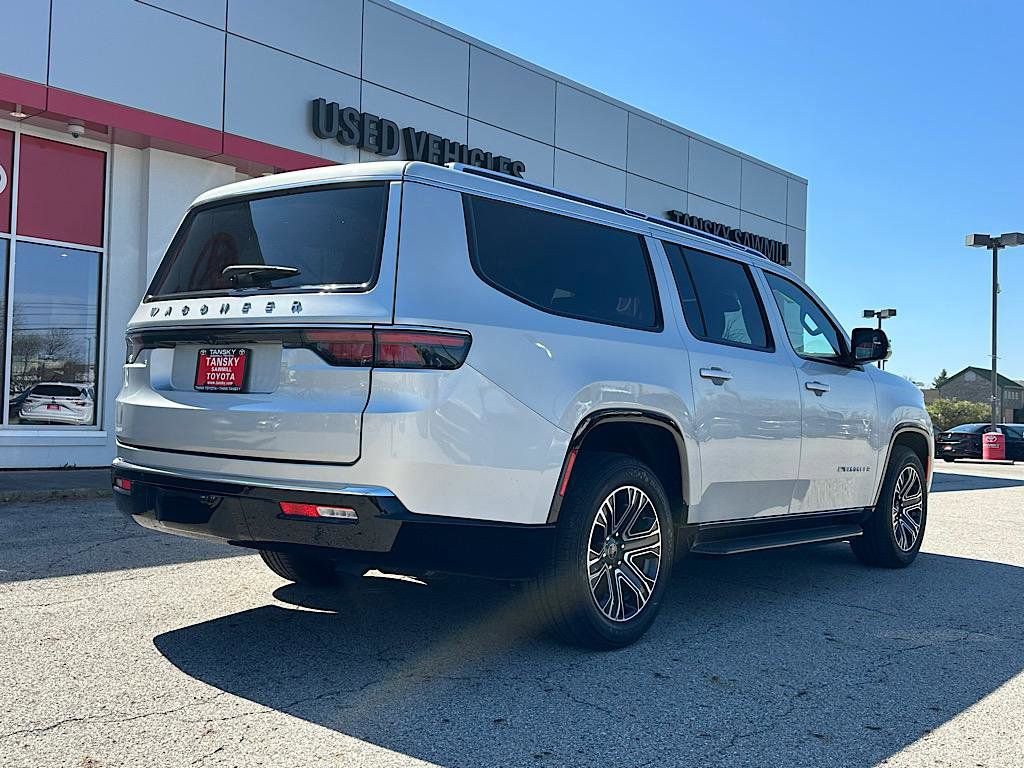 Used 2025 Jeep Wagoneer L Series II w/ 8-pass Seating Package image 7