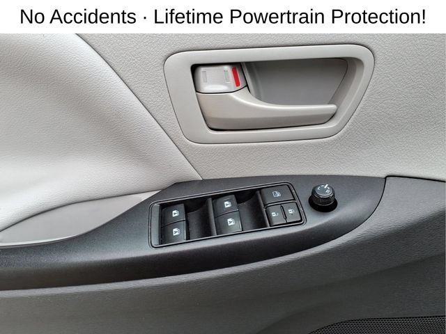 Used 2020 Toyota Sienna L FWD image 11