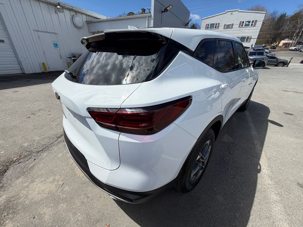 Used 2025 Chevrolet Blazer LT image 5