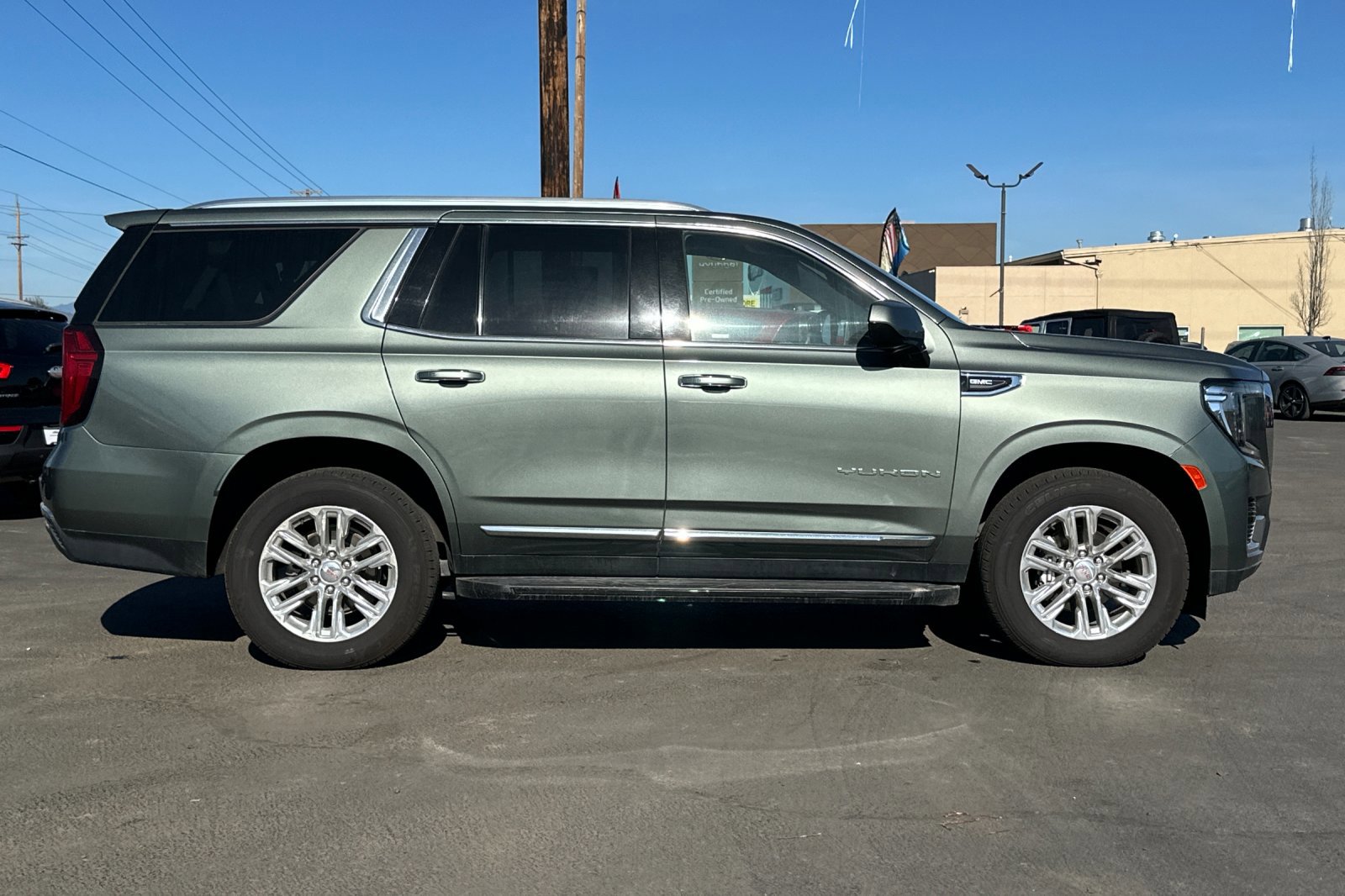 Used 2023 GMC Yukon SLT AWD/4WD image 3