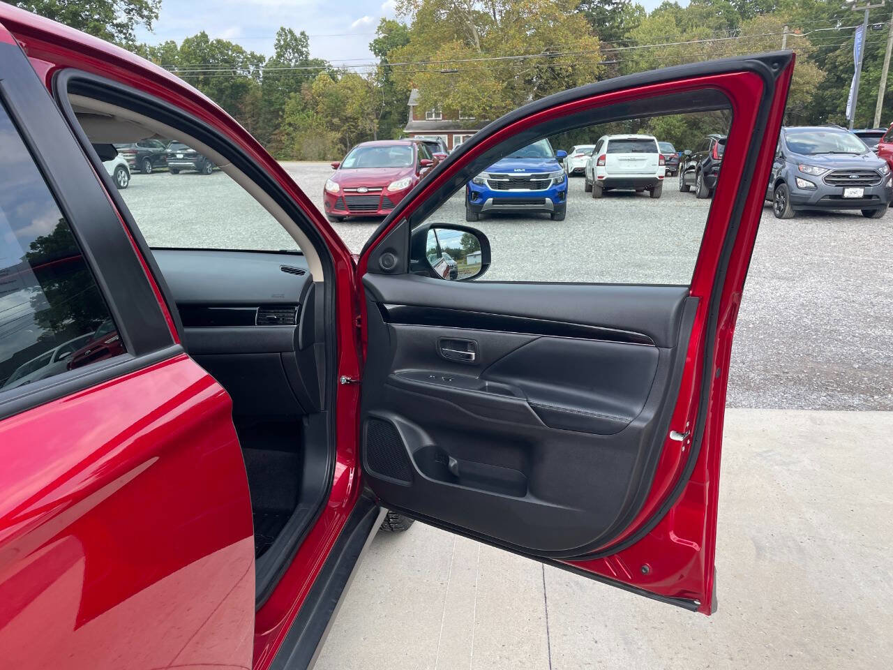 Used 2020 Mitsubishi Outlander SE image 12