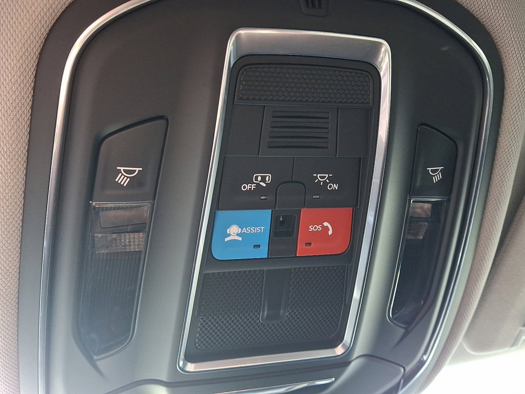 Certified 2023 Jeep Grand Cherokee Laredo image 32