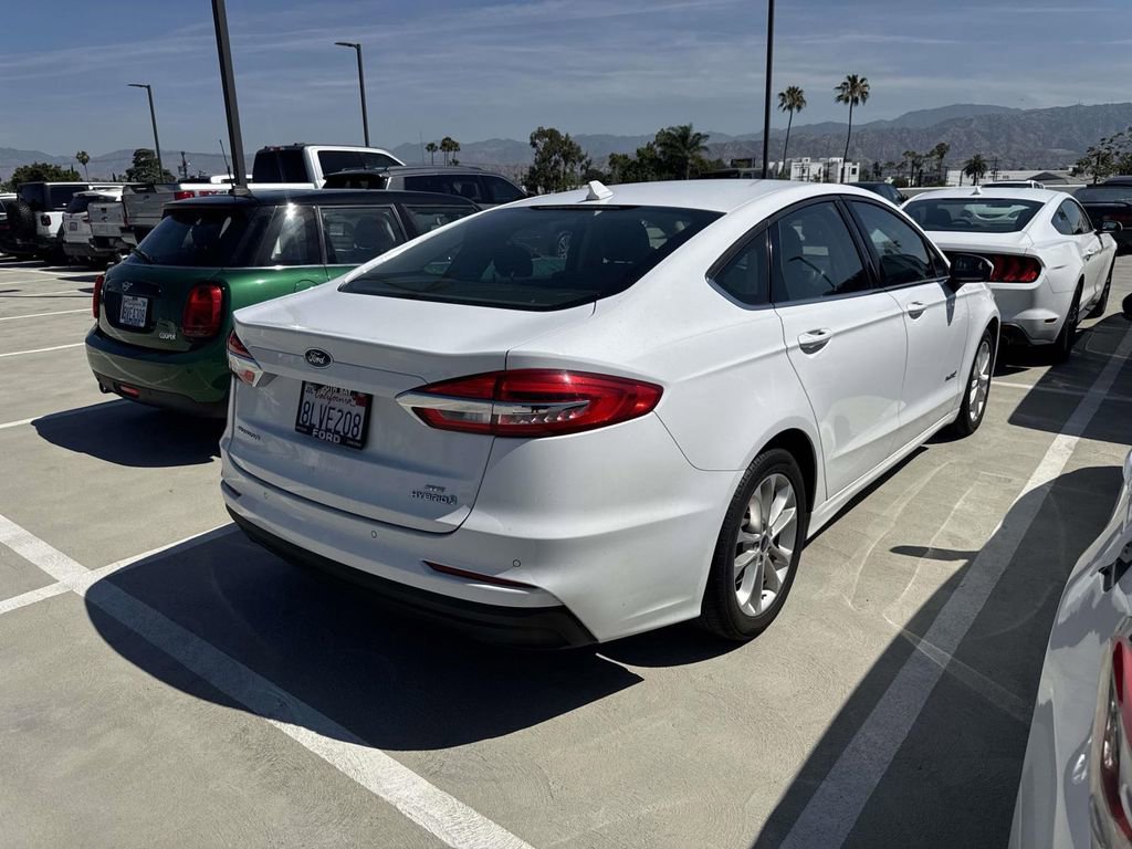 Used 2019 Ford Fusion SE FWD image 10