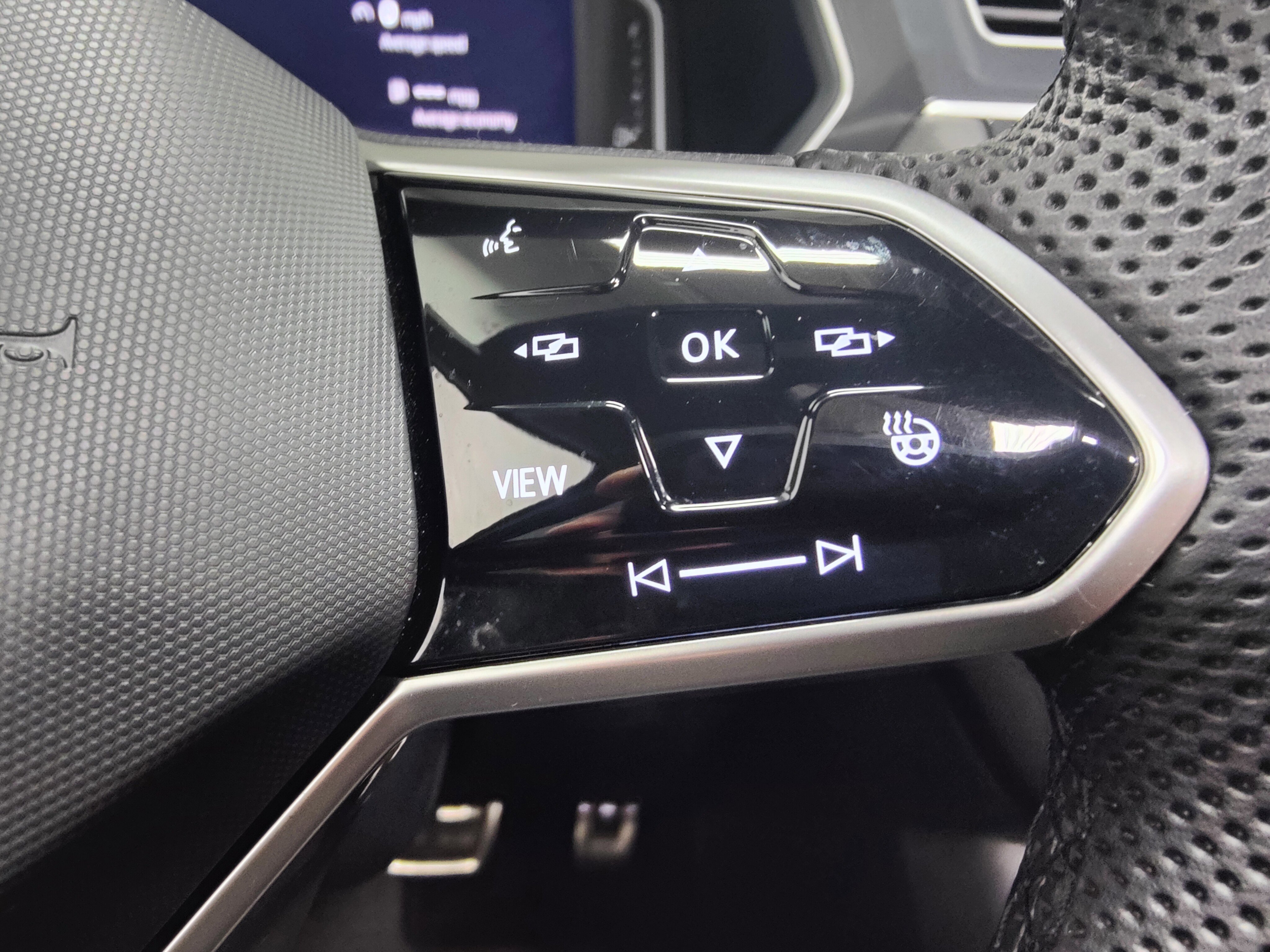 Used 2024 Volkswagen Tiguan SEL R-Line image 34