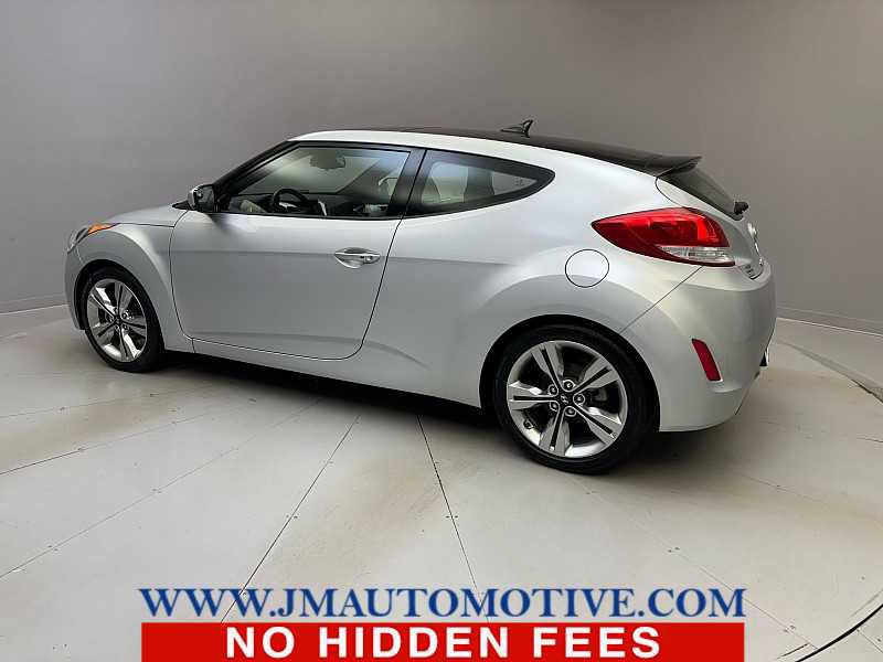 Used 2017 Hyundai Veloster Value Edition image 3