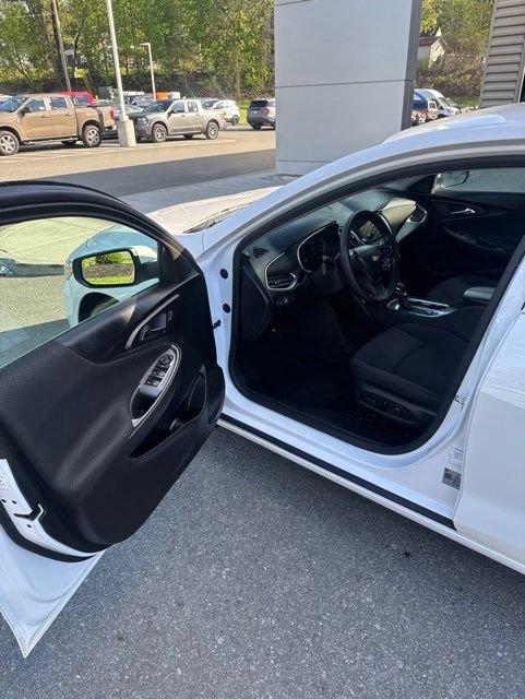 Used 2024 Chevrolet Malibu LT FWD image 12