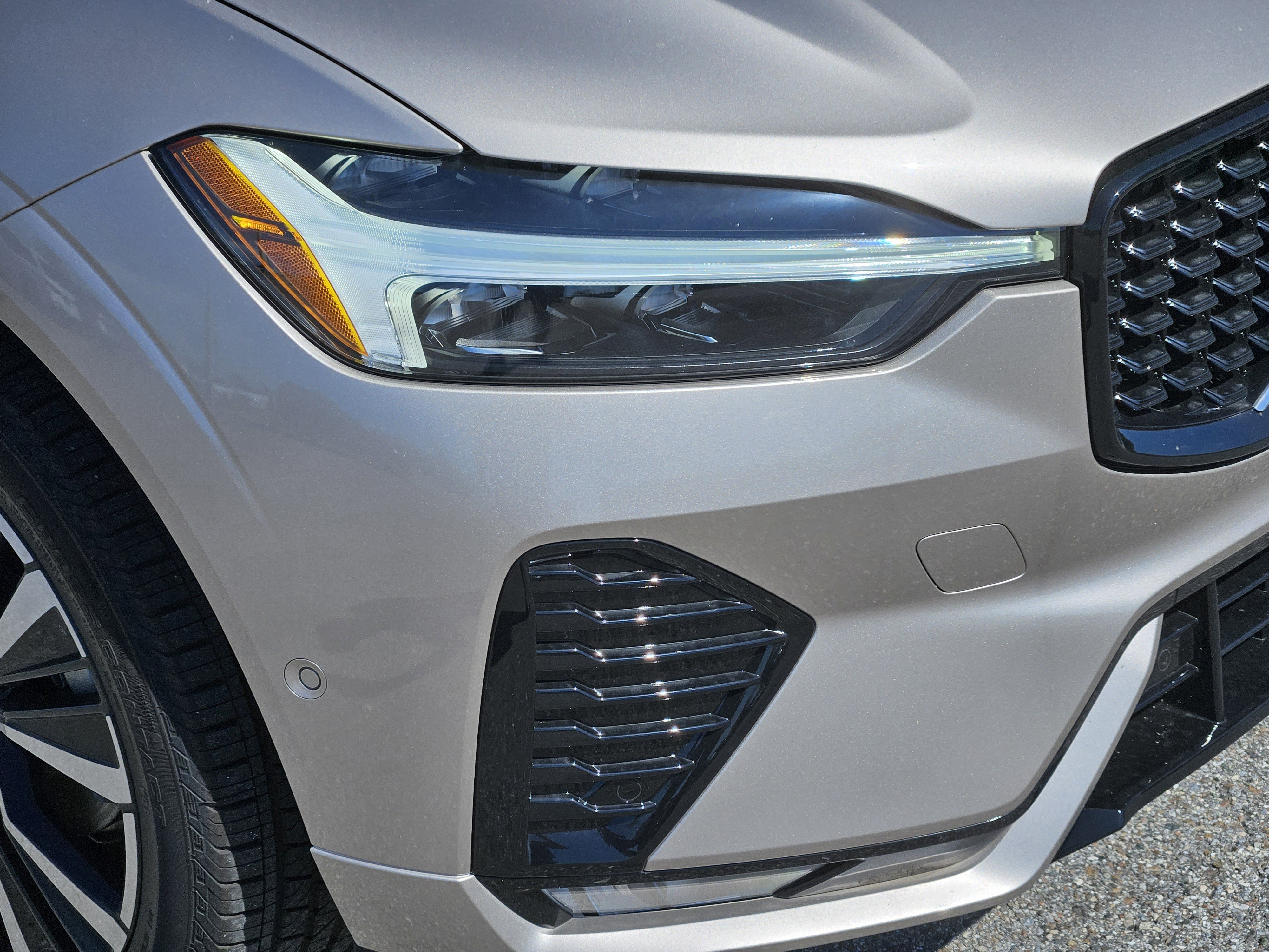 New 2025 Volvo XC60 B5 Plus w/ Protection Package Premier image 9