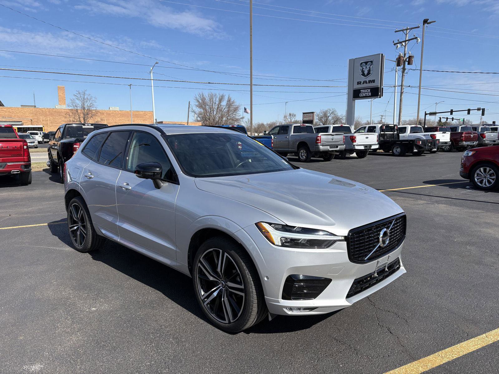 Used 2021 Volvo XC60 T5 R-Design w/ Advanced Package image 2