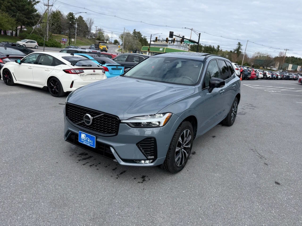 Used 2023 Volvo XC60 B5 Plus w/ Climate Package AWD/4WD image 2