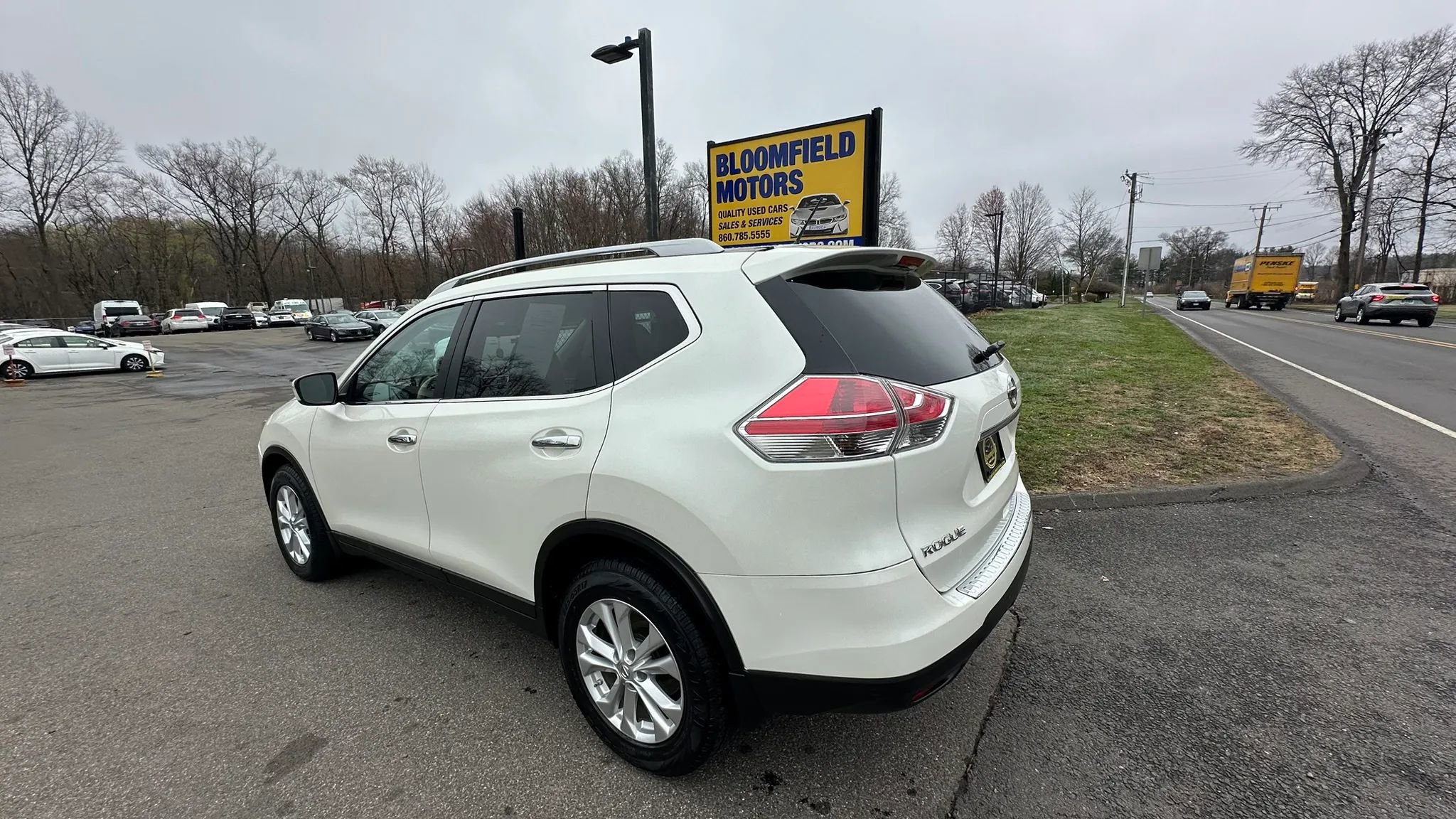 Used 2015 Nissan Rogue SV w/ SV Moonroof Package image 7