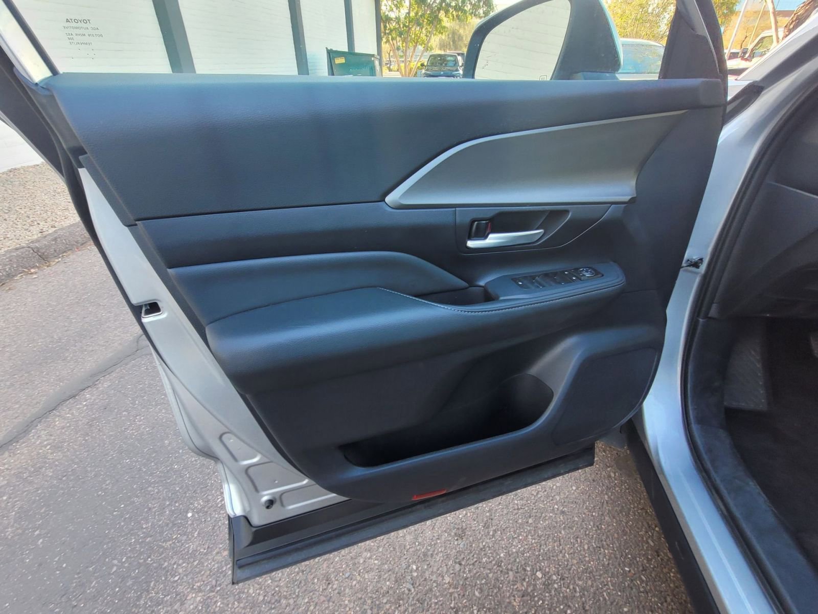 Used 2025 Toyota Grand Highlander FWD image 11