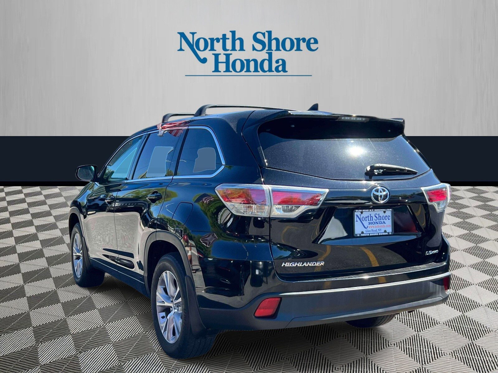 Used 2016 Toyota Highlander Plus AWD/4WD image 4