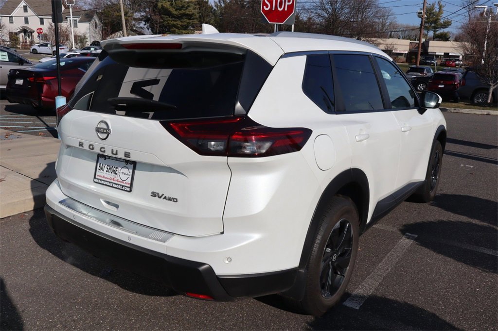 Used 2024 Nissan Rogue SV w/ SV Premium Package image 5