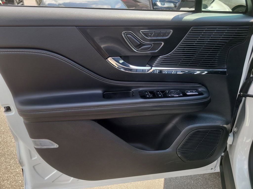 Used 2022 Lincoln Corsair AWD w/ Equipment Group 101A image 14