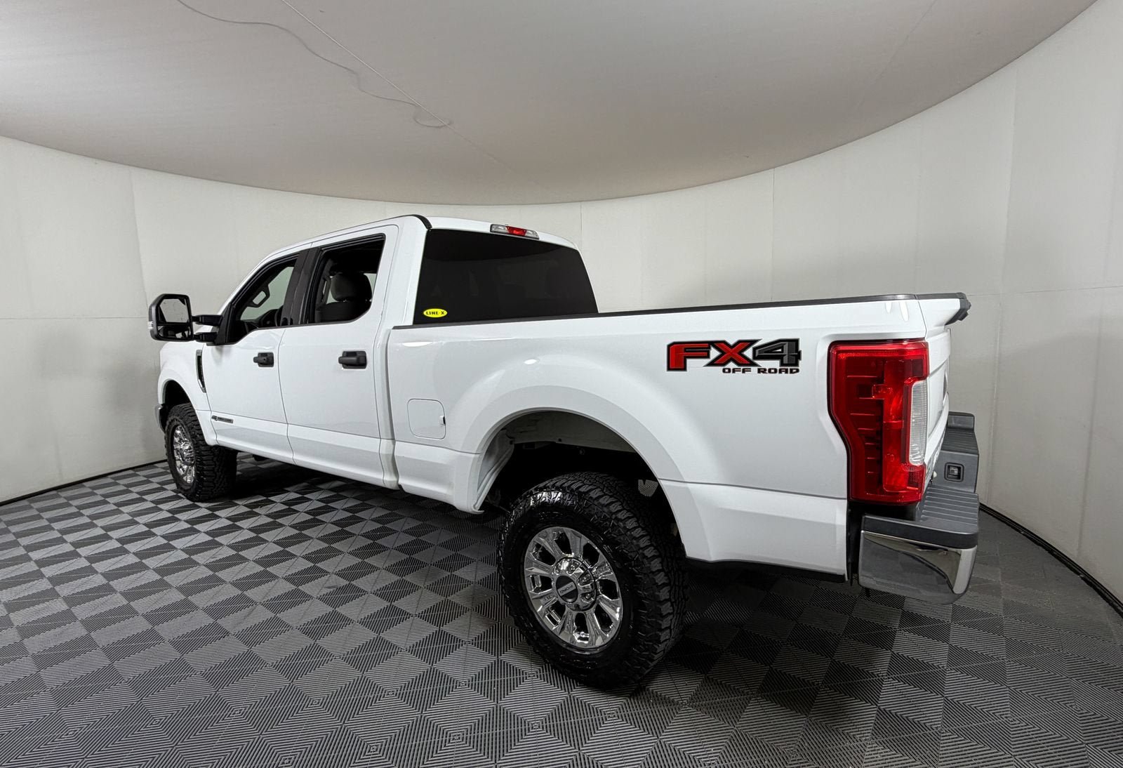 Used 2017 Ford F250 XLT AWD/4WD image 3