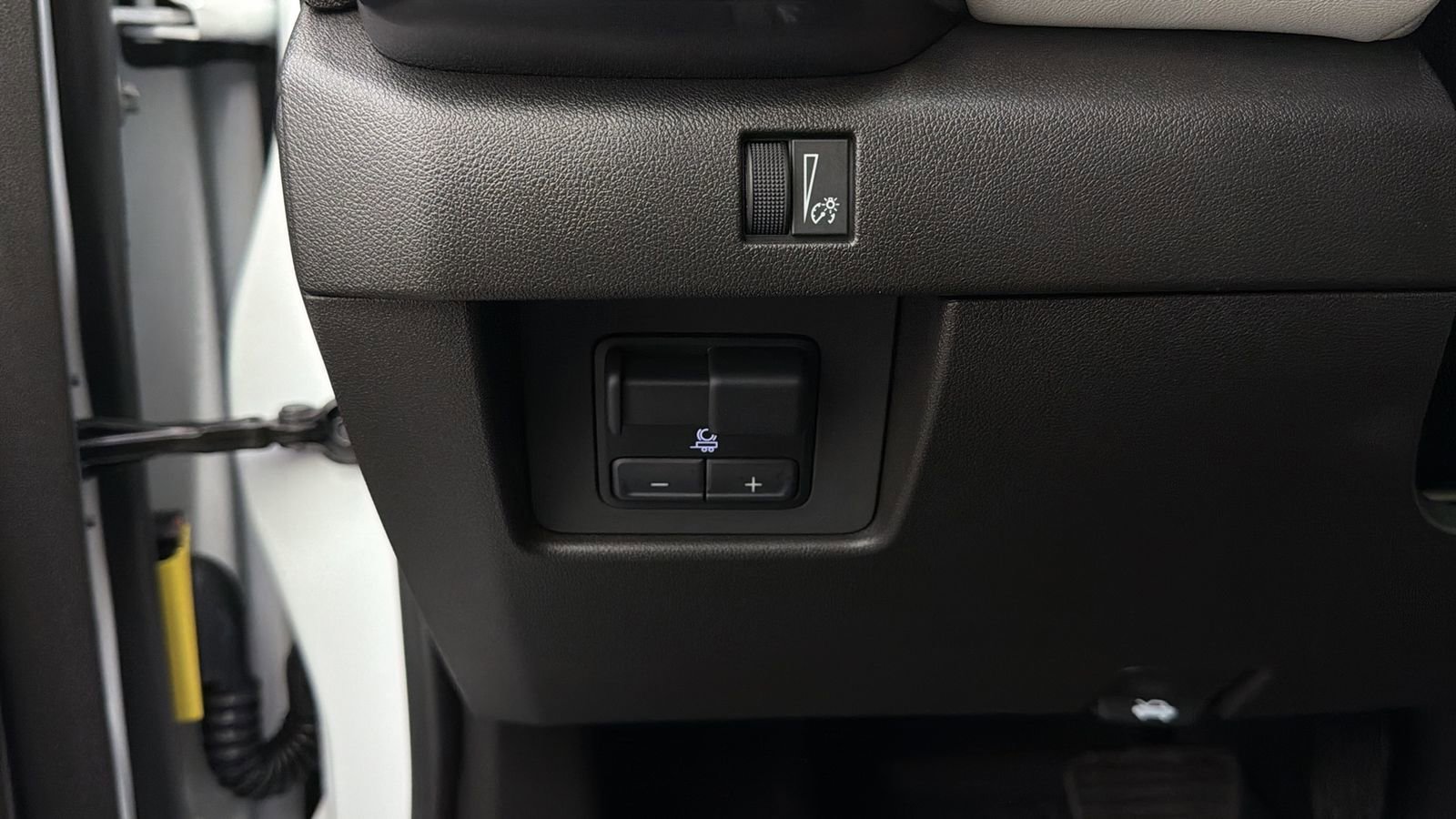 Used 2024 GMC Canyon AT4X image 29