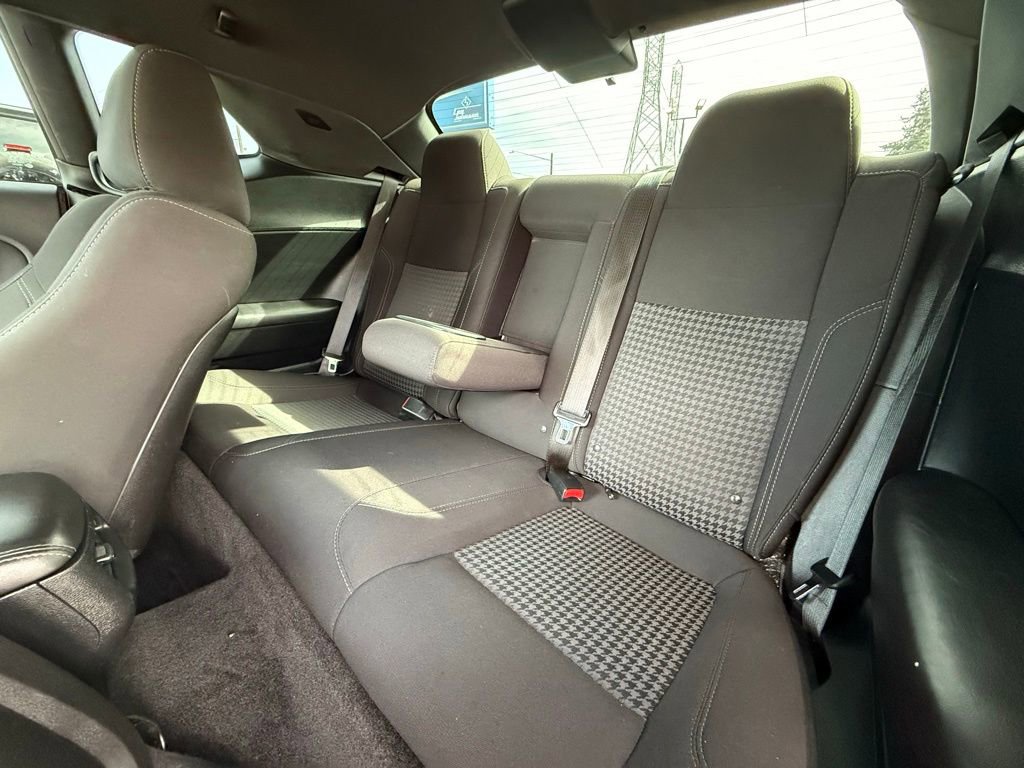 Used 2018 Dodge Challenger SXT image 14