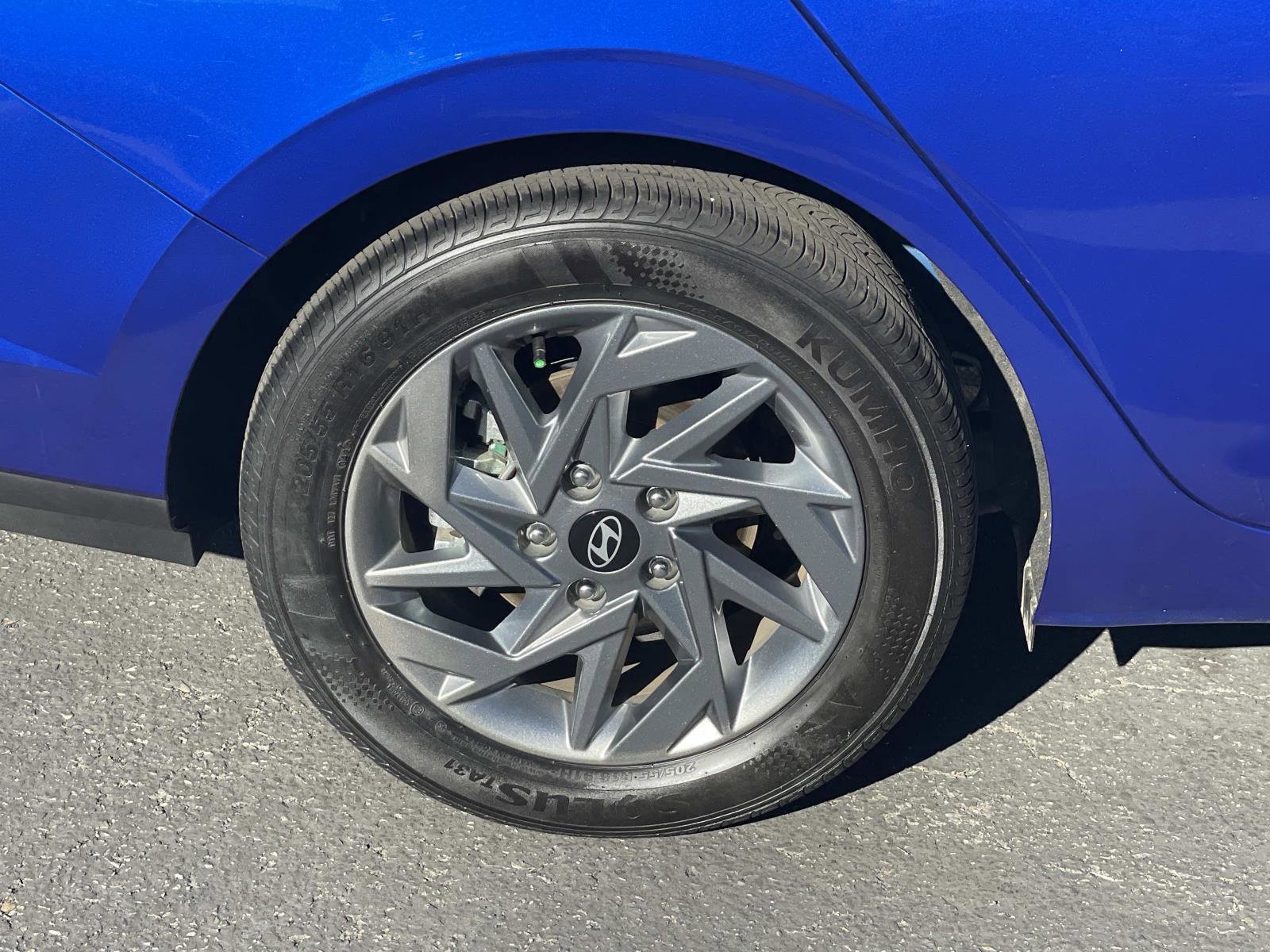 Certified 2024 Hyundai Elantra Blue image 30