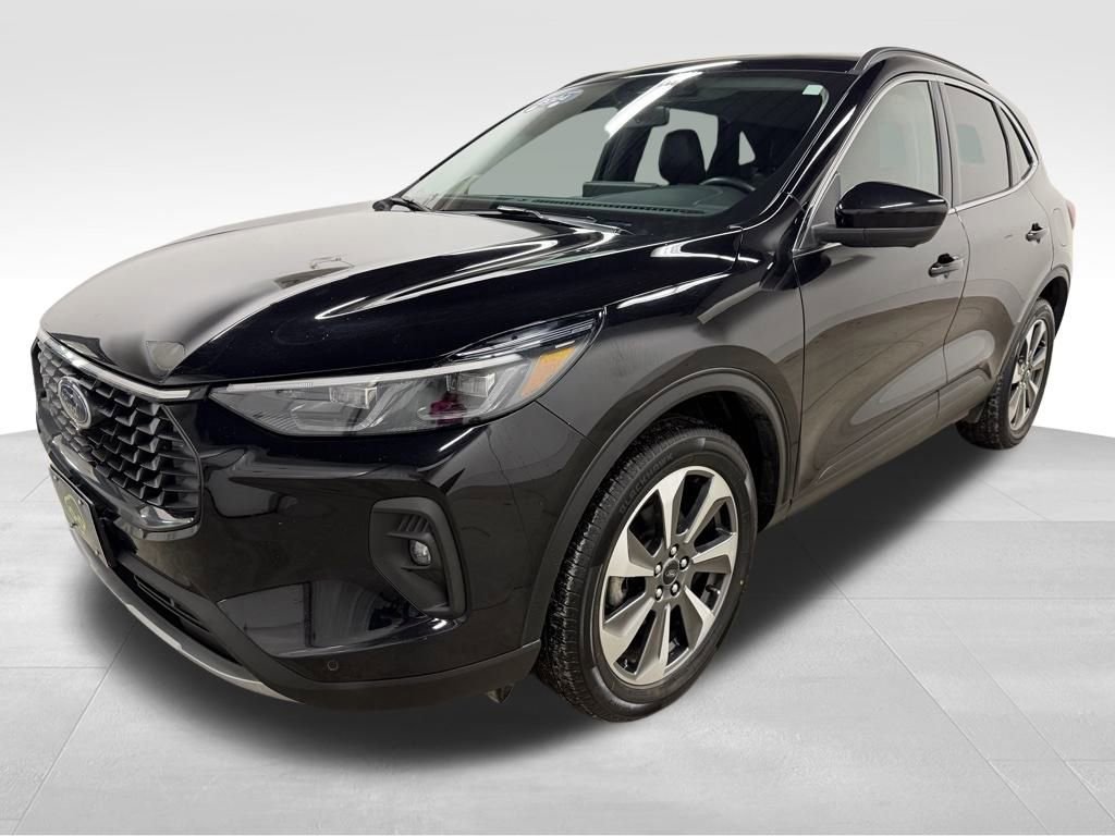 Used 2024 Ford Escape Platinum image 3