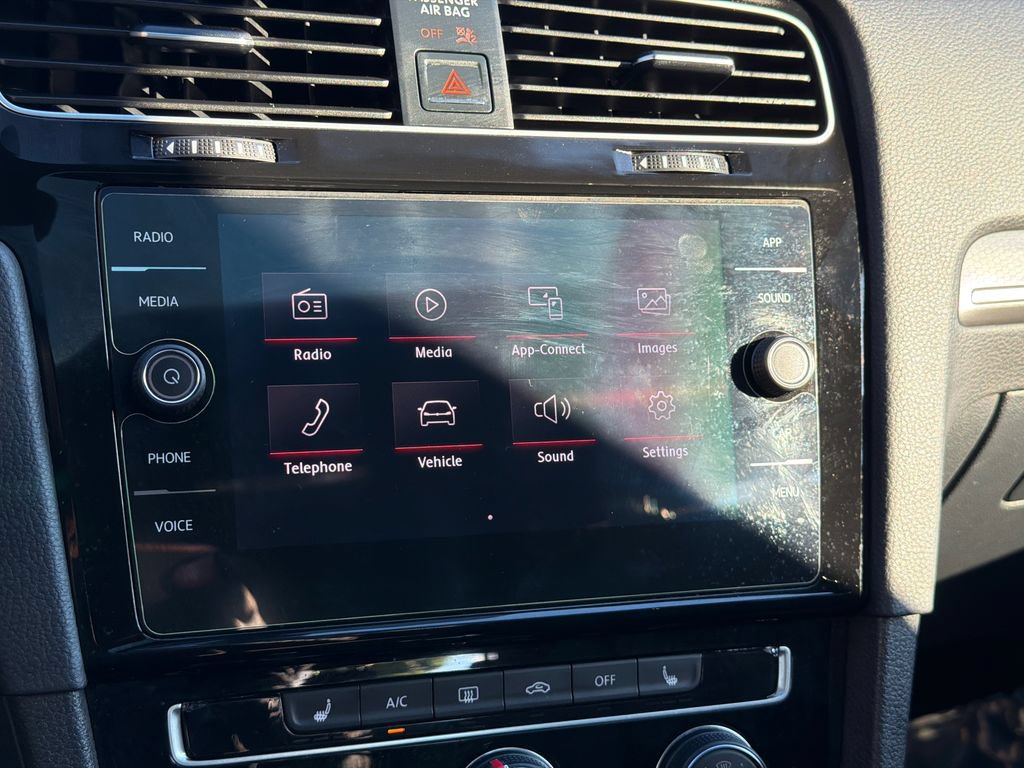 Used 2018 Volkswagen GTI SE FWD image 21