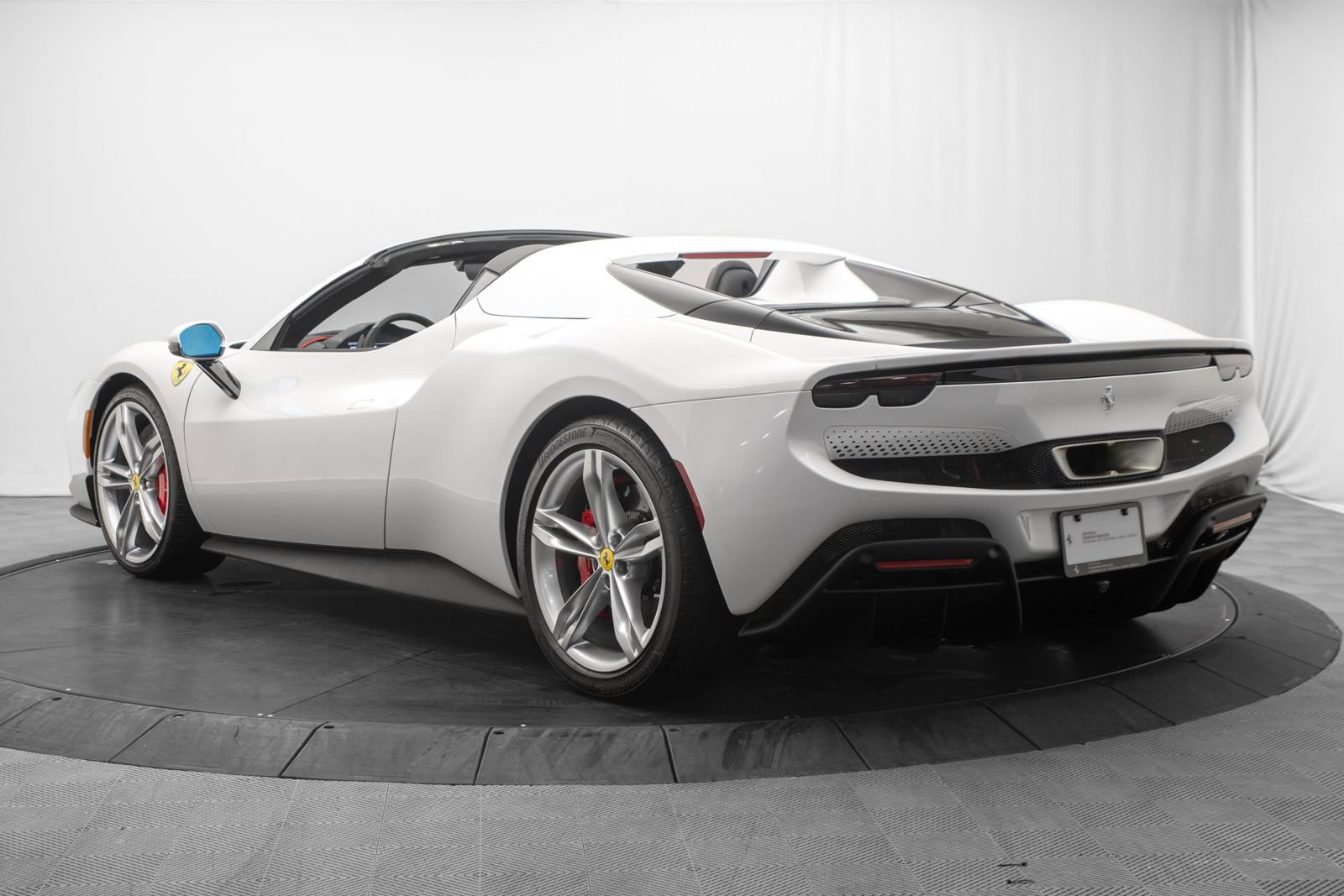 Used 2025 Ferrari 296 GTS RWD image 5