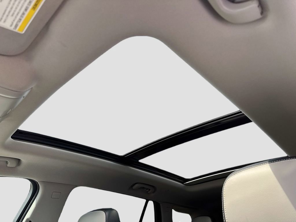 Used 2024 GMC Terrain SLT w/ Infotainment Package II image 19